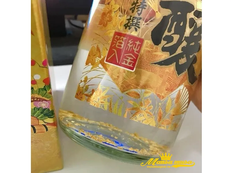 rượu sake vảy vàng chai trắng - sake mặt trời đỏ takara 1,8L rượu sake vảy vàng chai trắng - sake mặt trời đỏ takara 1,8L