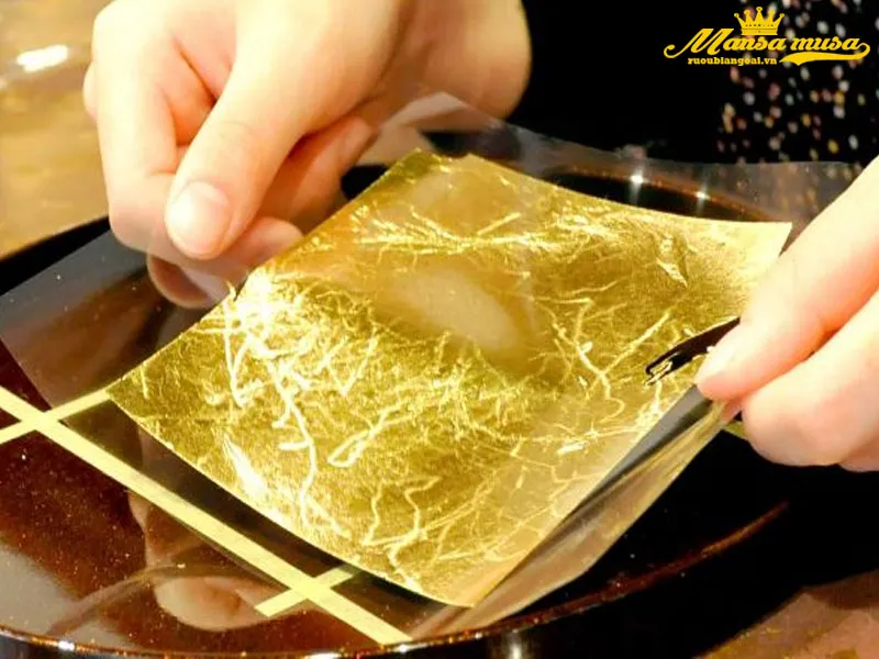 rượu sake vảy vàng chai xanh - sake mặt trời đỏ takara 1,8L rượu sake vảy vàng chai xanh - sake mặt trời đỏ takara 1,8L
