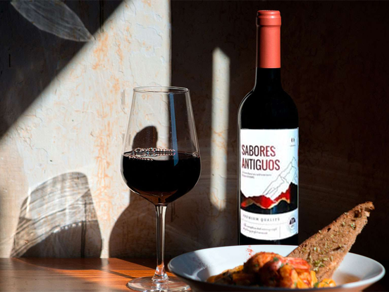 Rượu vang sabores antiguos nhãn trắng