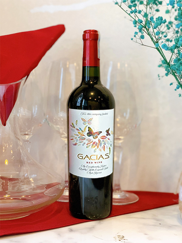 Rượu vang trong nước gacias mặt trắng