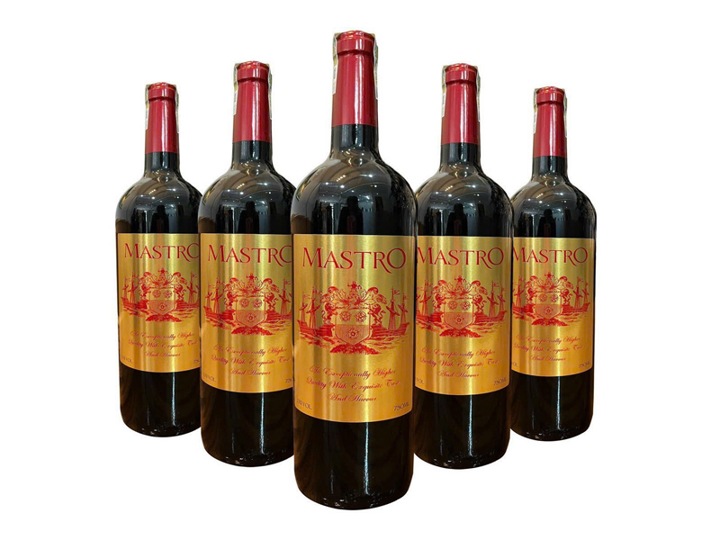 Rượu vang trong nước mastro mặt vàng