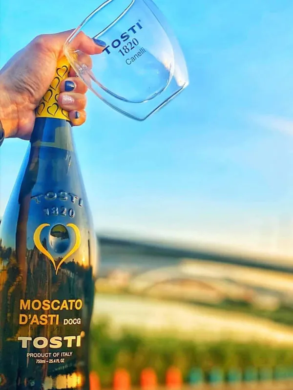 rượu vang tosti moscato d'asti