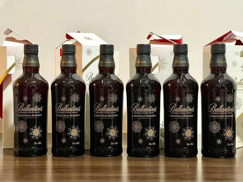 rượu whiskey ballantines christmas reserve
