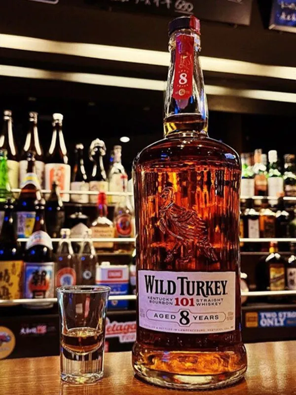 rượu whiskey wild turkey 8 năm