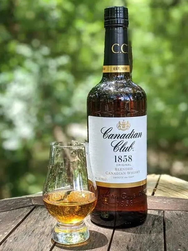 rượu whisky canadian club