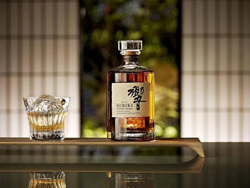 rượu whisky hibiki 17 năm 