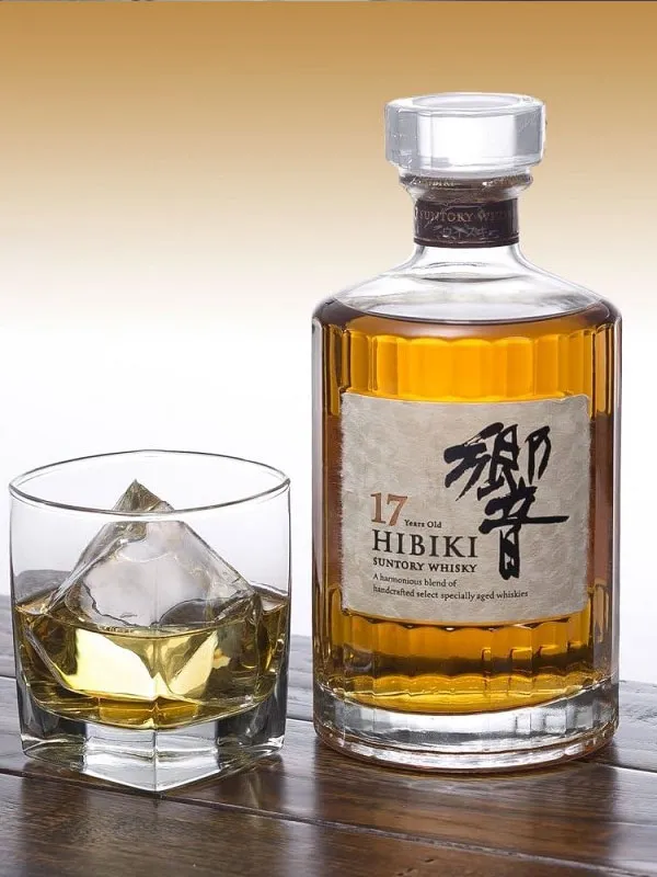 rượu whisky hibiki 17 năm 