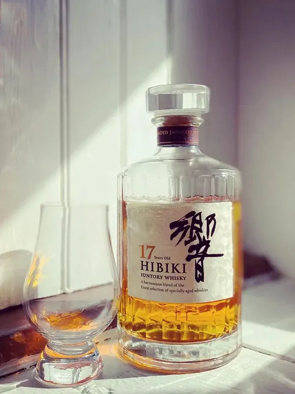 rượu whisky hibiki 17 năm 