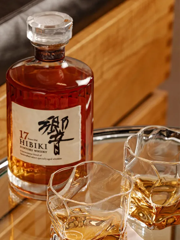 rượu whisky hibiki 17 năm 