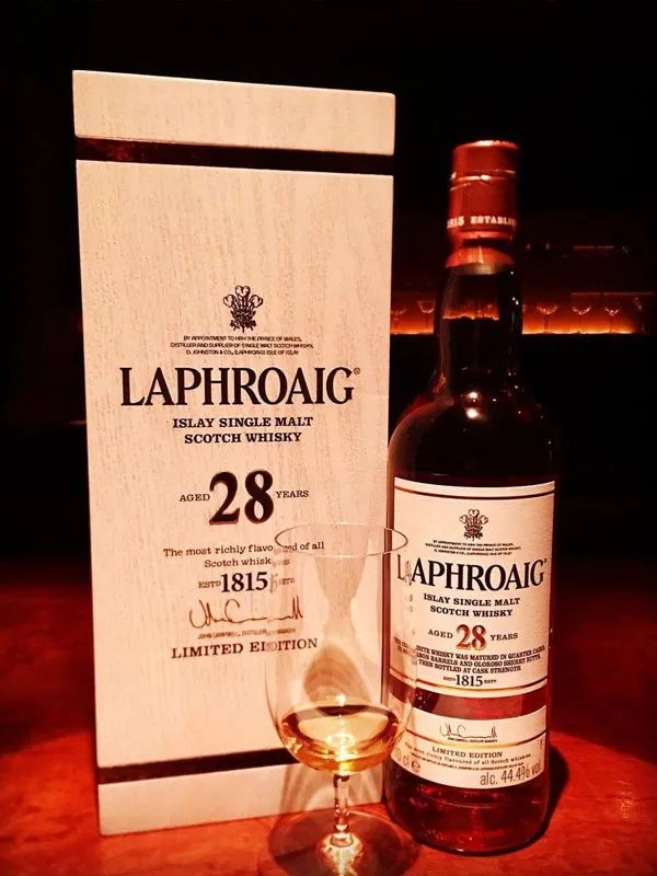 rượu whisky laphroaig 28 năm