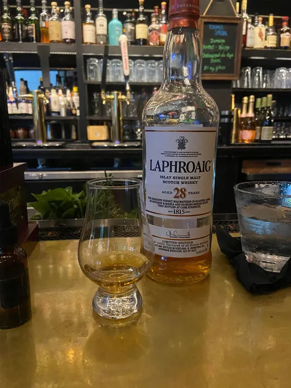 rượu whisky laphroaig 28 năm