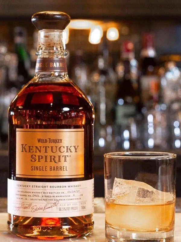 rượu whisky wild turkey kentucky spirit