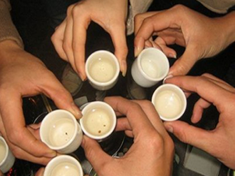 Rượu can pet 2l 35% v 