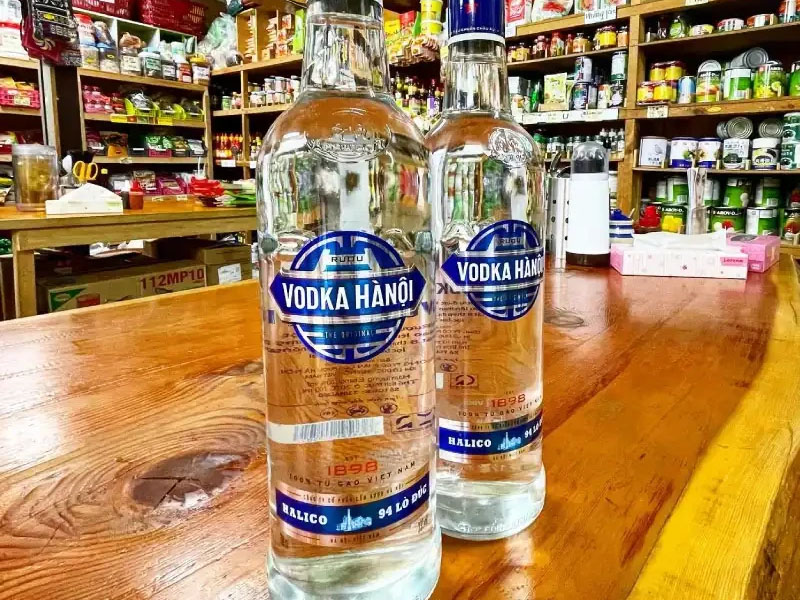 vodka-hn-700ml-nhãn-xanh-33% (1)